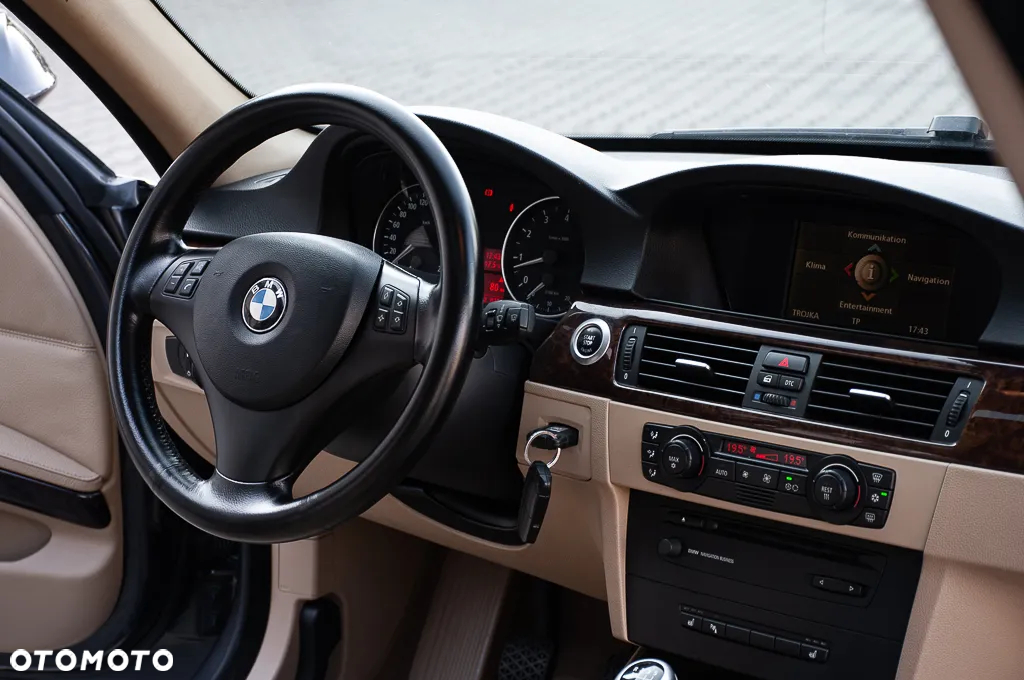 BMW Seria 3 325i - 26
