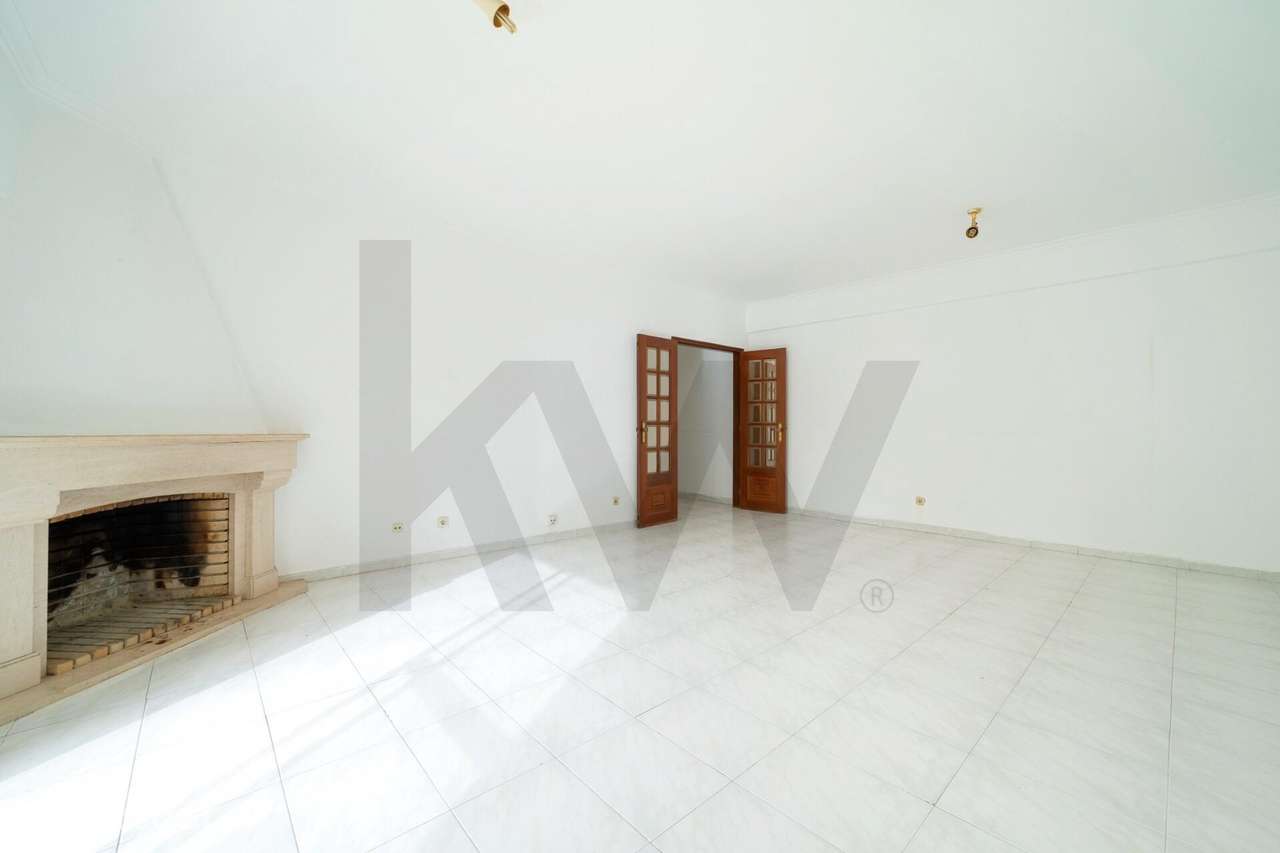 Elegante T2 perto do mar, numa das zonas mais prestigiadas de Cascais. - Grande imagem: 3/28