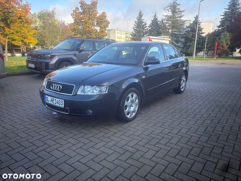 Audi A4 Limousine - 1