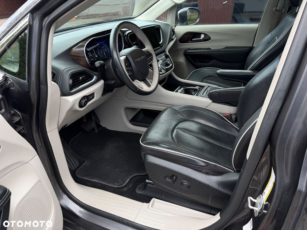 Chrysler Pacifica - 23