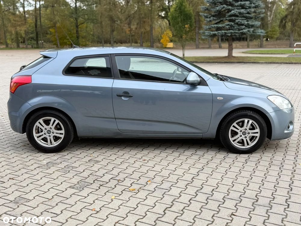 Kia Ceed - 8