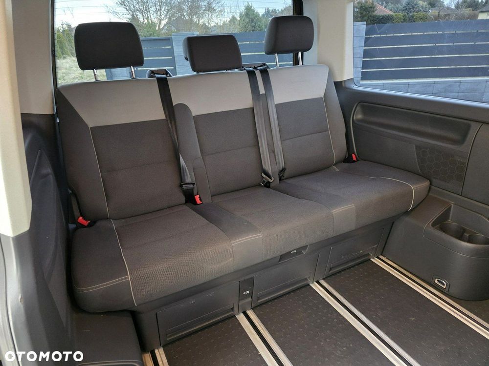 Volkswagen Multivan - 13