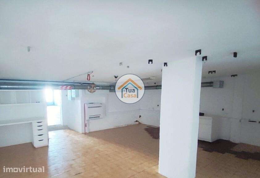 Excelente loja em Loures com 83m2 e montras em toda a volta, possui AC - Grande imagem: 3/21