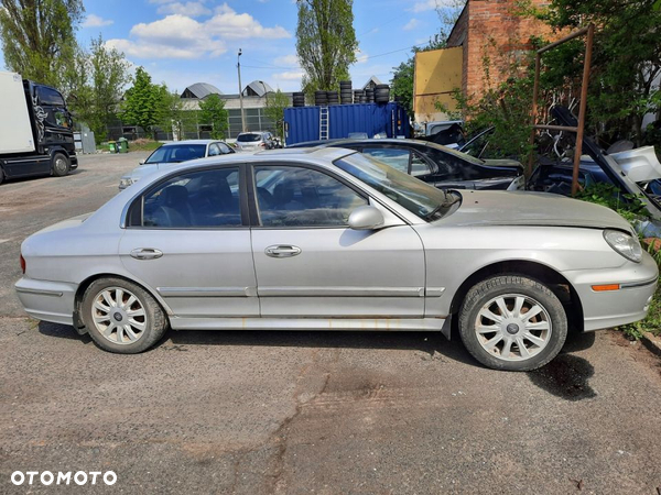LAMPA TYLNA LEWA Hyundai Sonata III 98-04