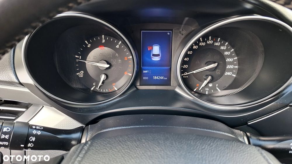 Toyota Avensis 2.0 D-4D Premium - 35