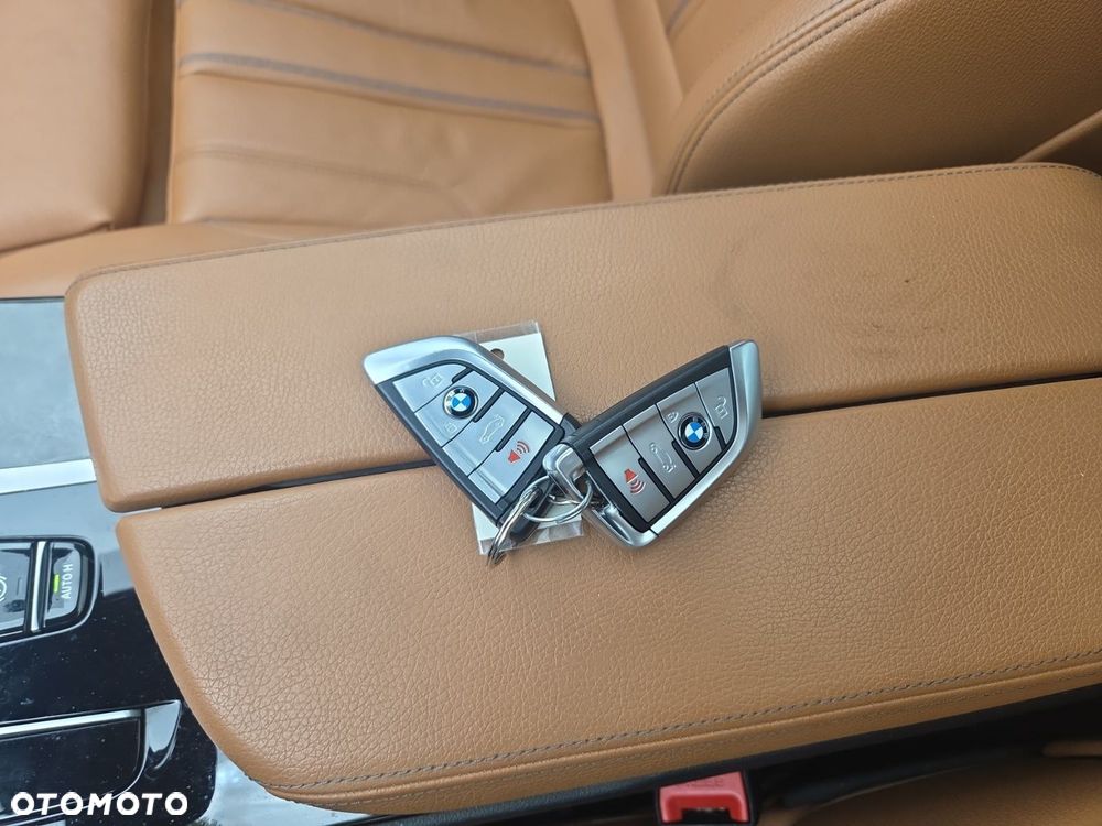 BMW Seria 5 530i xDrive M Sport Edition - 11