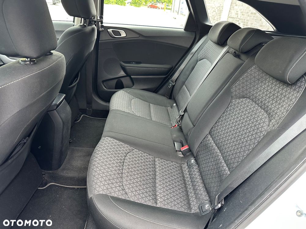 Kia Ceed 1.6 CRDi SCR M - 21