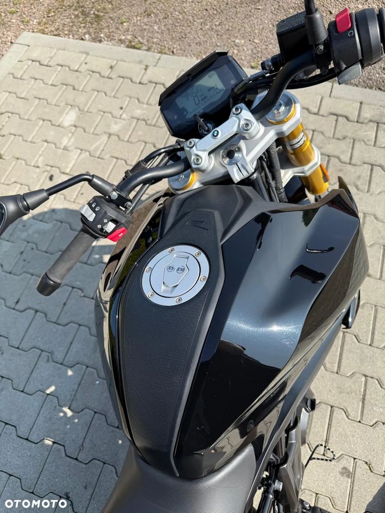 BMW G - 8