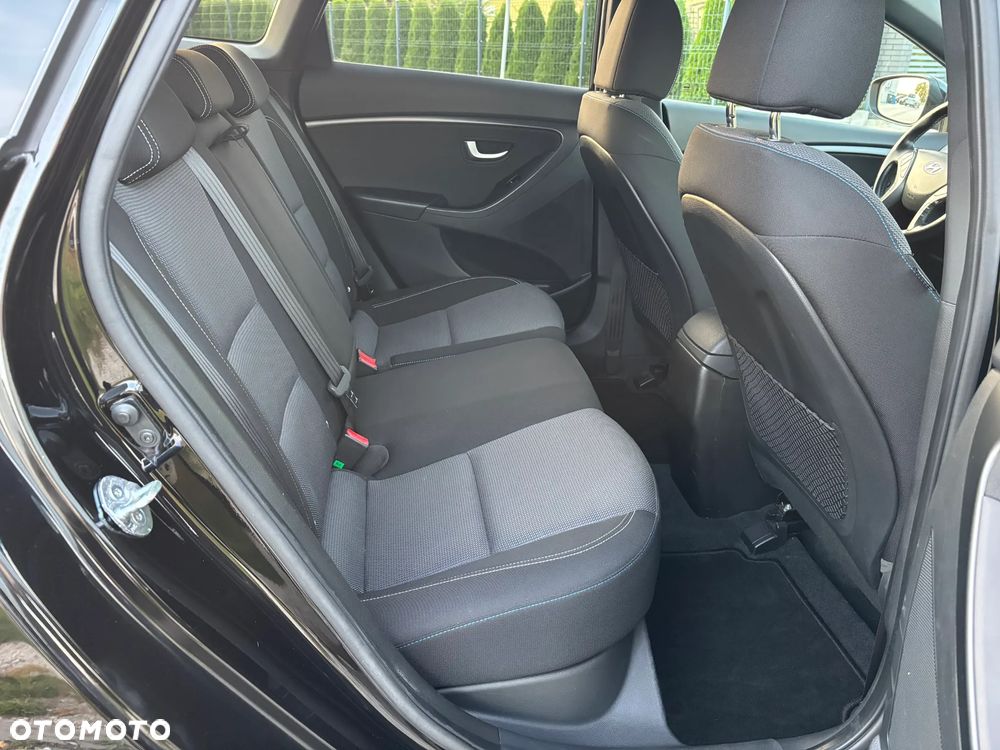 Hyundai i30 blue 1.6 CRDi Passion - 10