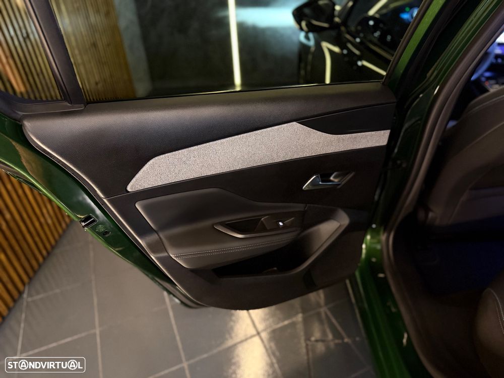 Peugeot e-308 58 kWh Allure - 25