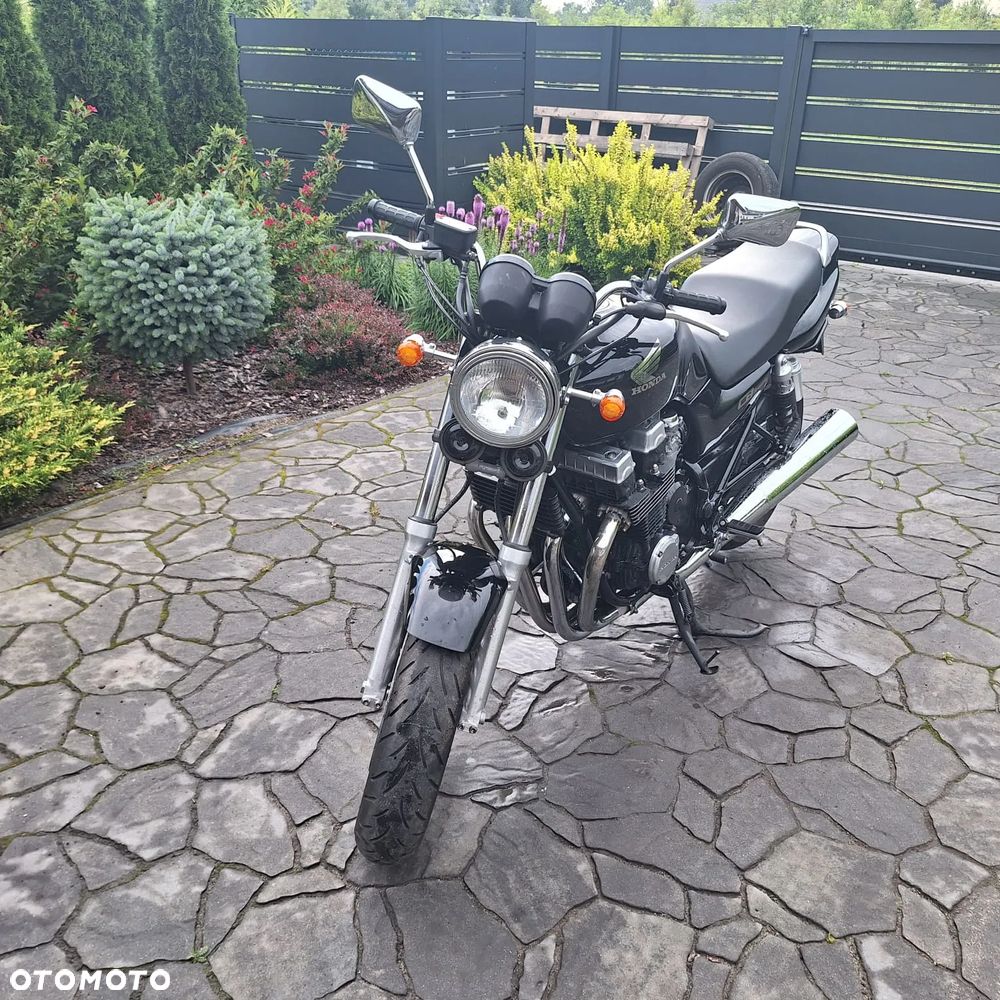 Honda CB - 1