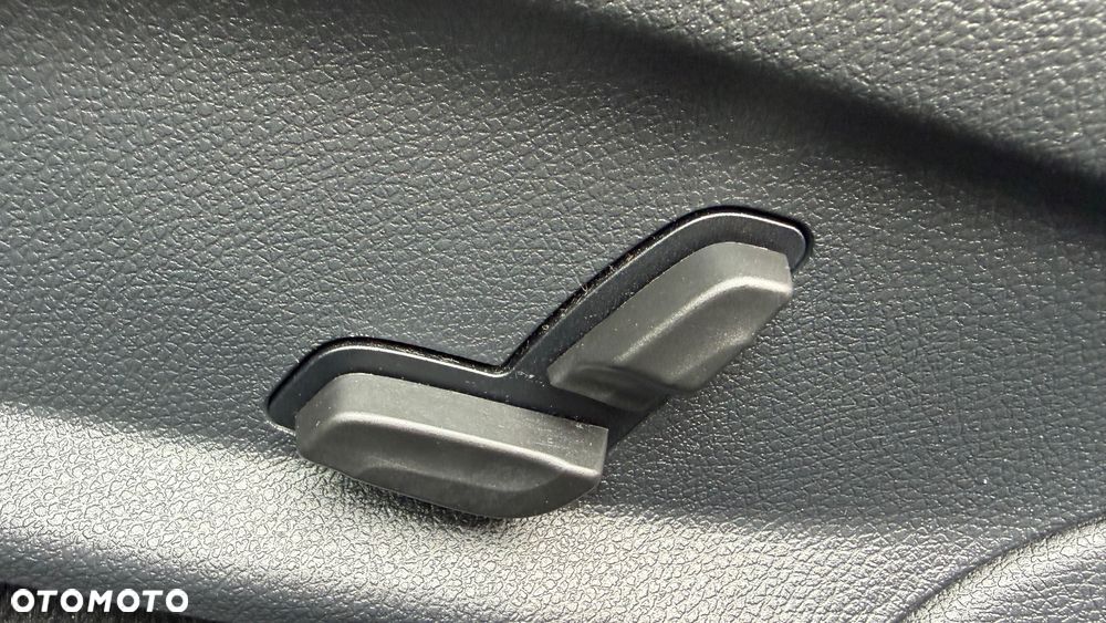 Mercedes-Benz Klasa C 200 d 9G-TRONIC - 21