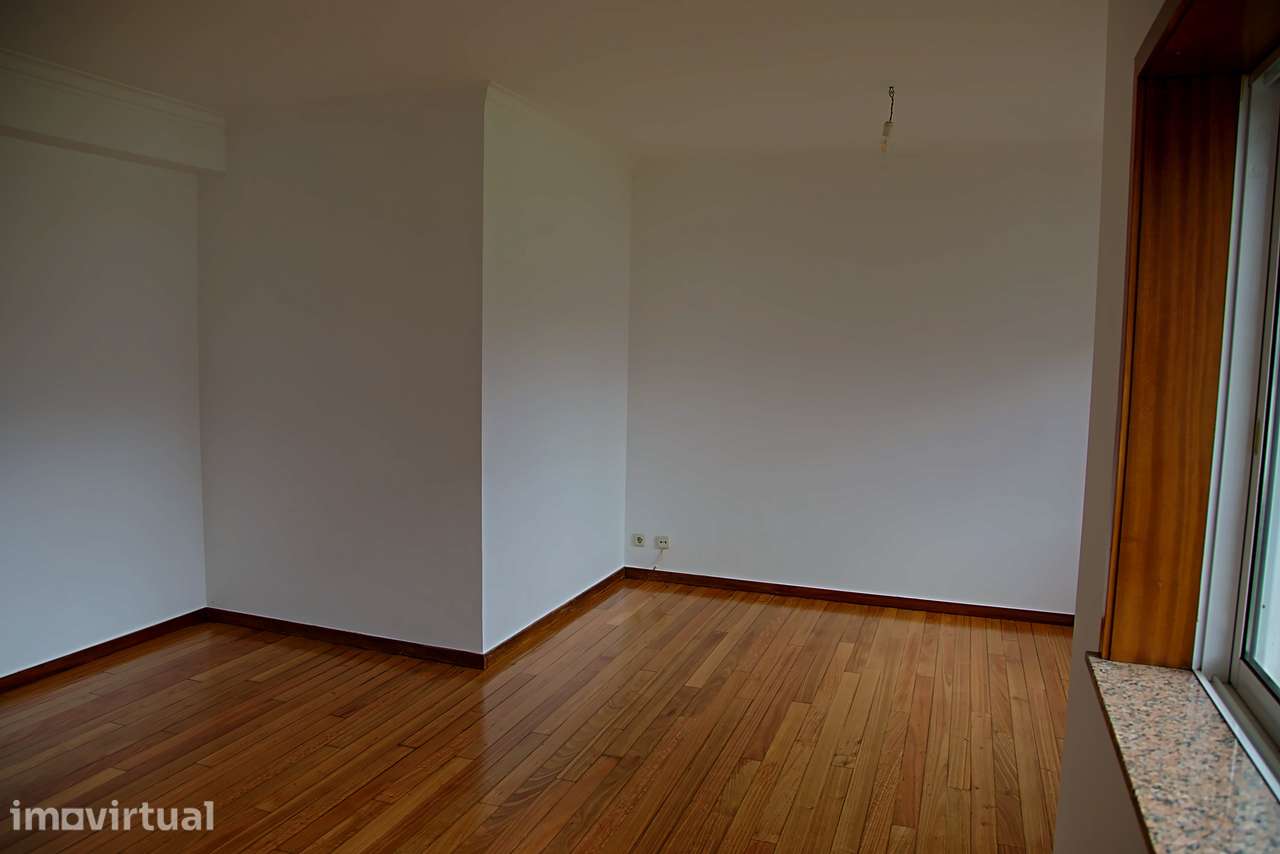 Arrenda-se T2 no R/C com 2 casas de banho em Santa Marta de Portuzelo - Grande imagem: 5/11