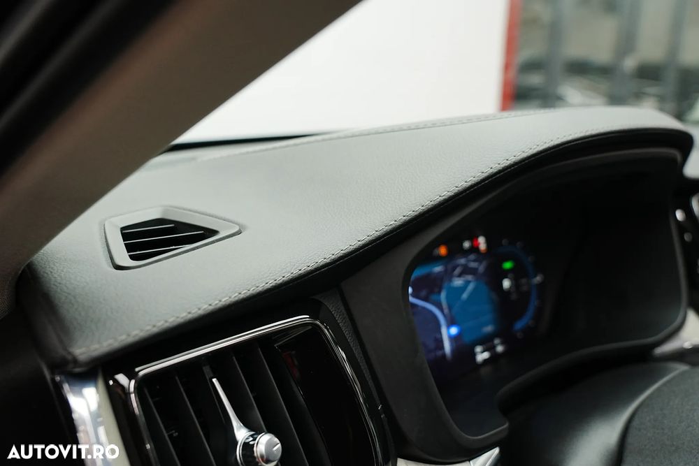 Volvo XC 60 Recharge T6 Twin Engine eAWD Inscription Expression - 29