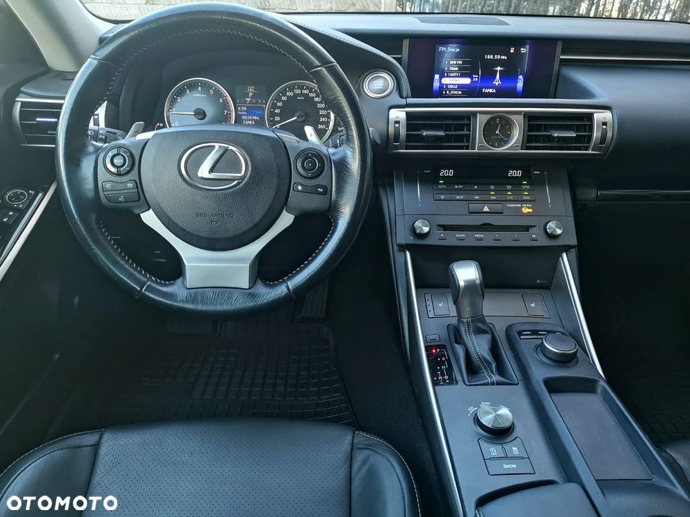 Lexus IS 200t Executive Line - 9
