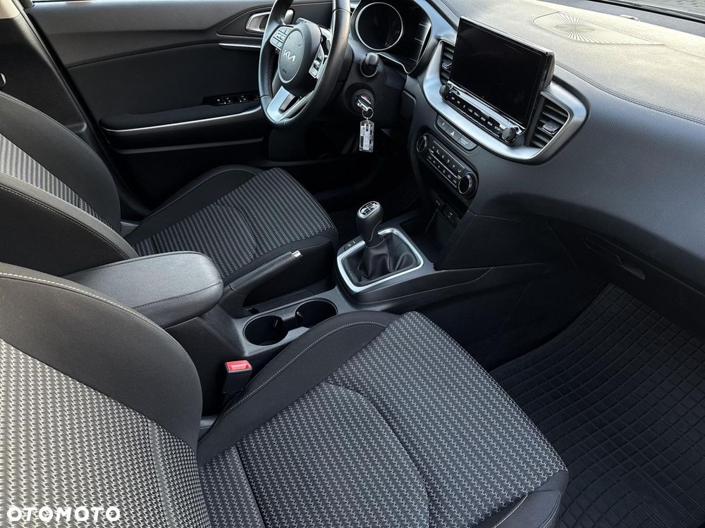 Kia Ceed 1.5 T-GDI M - 27
