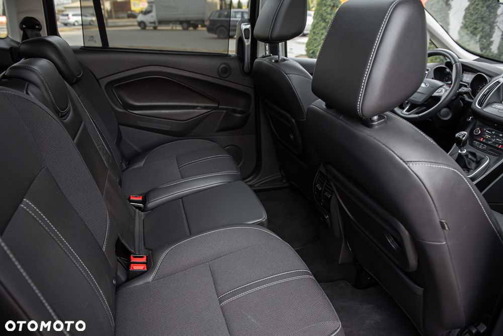 Ford Grand C-MAX - 36