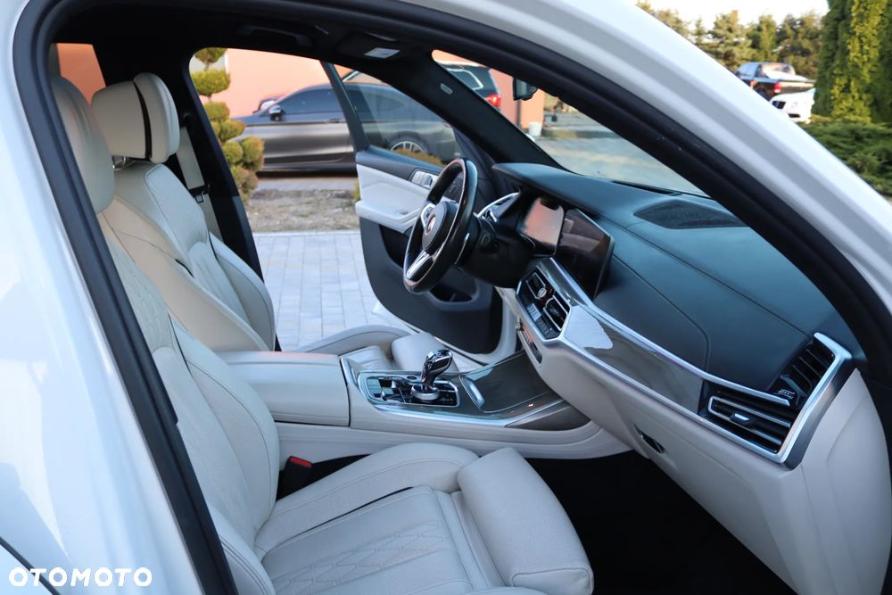 BMW X7 M50i sport - 23
