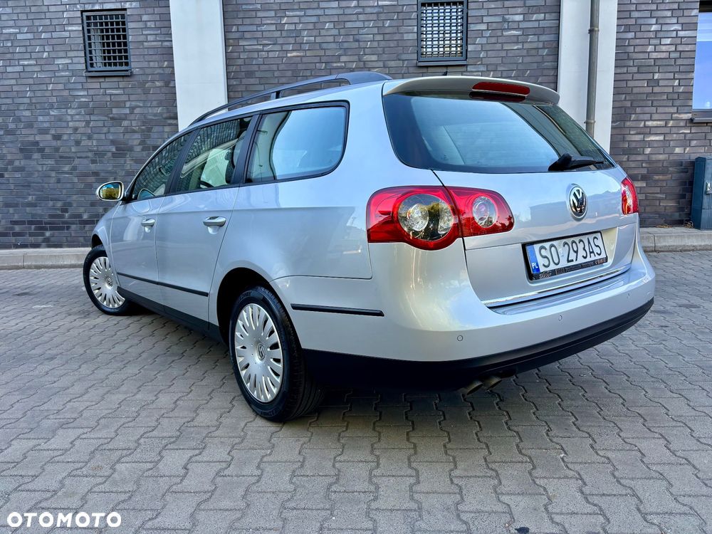 Volkswagen Passat 2.0 TDI Trendline DSG - 28