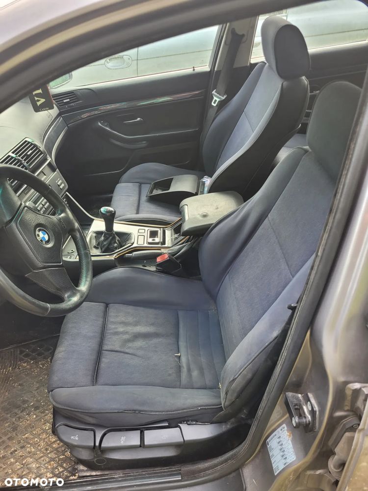 BMW E39 SEDAN fotel fotele kanapa deska kokpit podsufitka boczek boczki klamka podłokietnik licznik prędkościomierz panel - 3