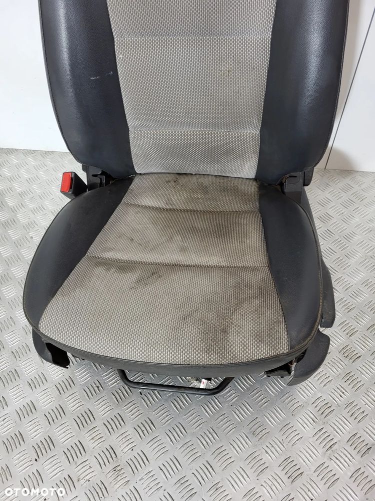 Hyundai H350 Fotel Kierowcy Lewy Przód - 3