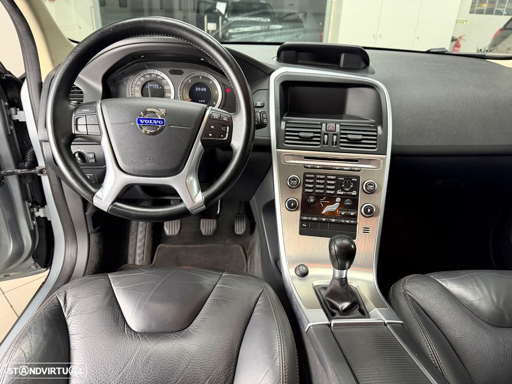 Volvo XC 60 2.4 D Drive Momentum - 16