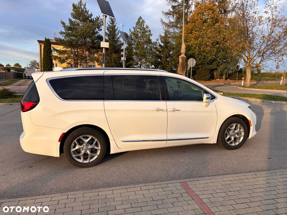 Chrysler Pacifica - 10