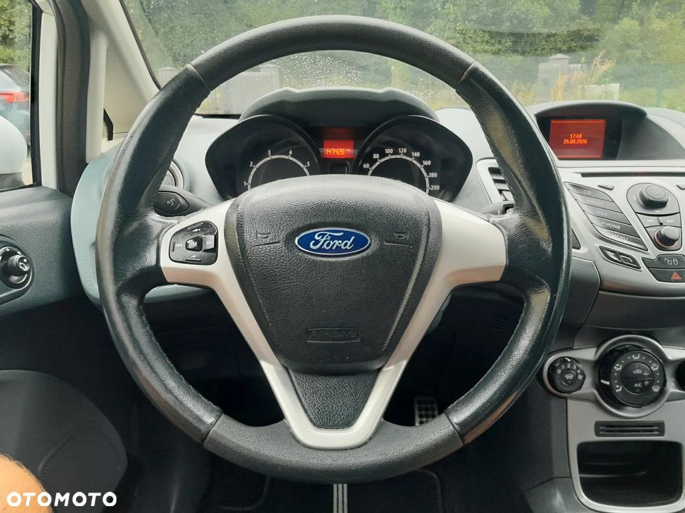 Ford Fiesta 1.25 Celebration - 24