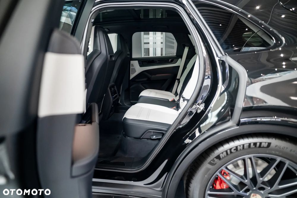 Porsche Cayenne GTS - 16