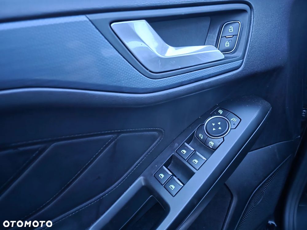 Ford Focus 1.0 EcoBoost Hybrid ACTIVE X - 17