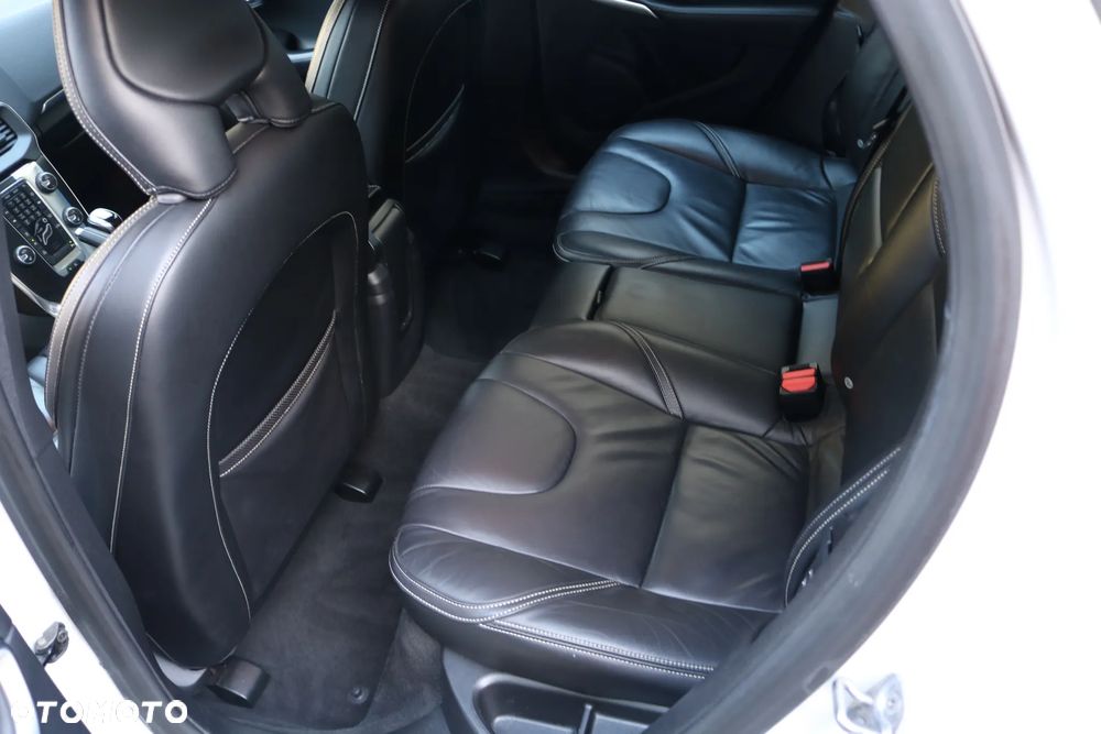 Volvo V40 D4 Drive-E R-Design Momentum - 5