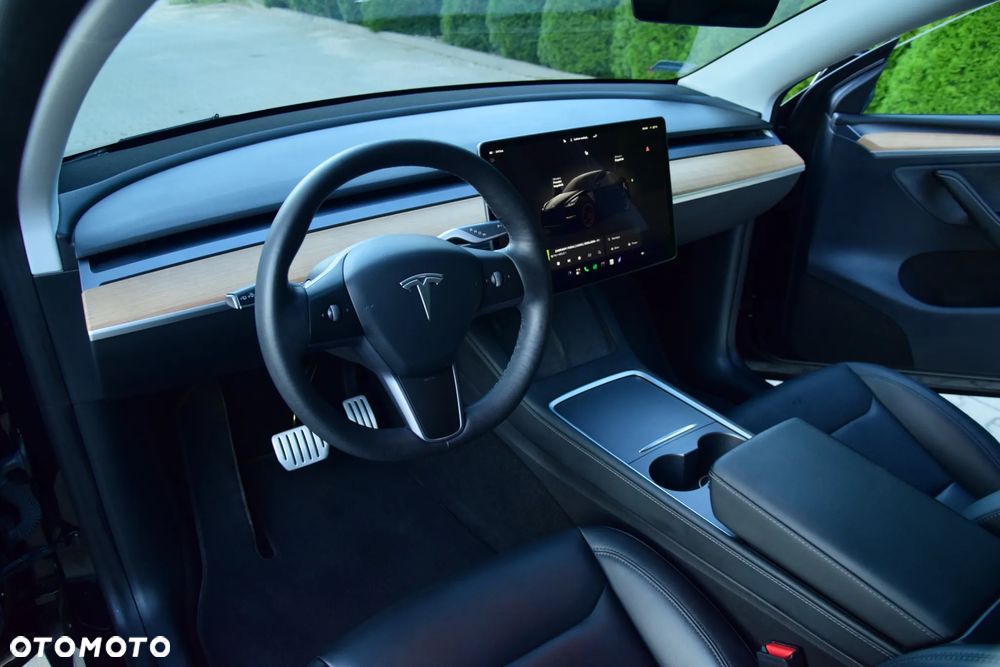 Tesla Model Y - 30