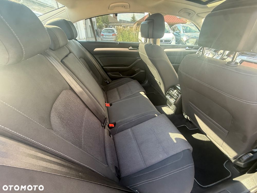 Volkswagen Passat 1.6 TDI SCR DSG Comfortline - 14