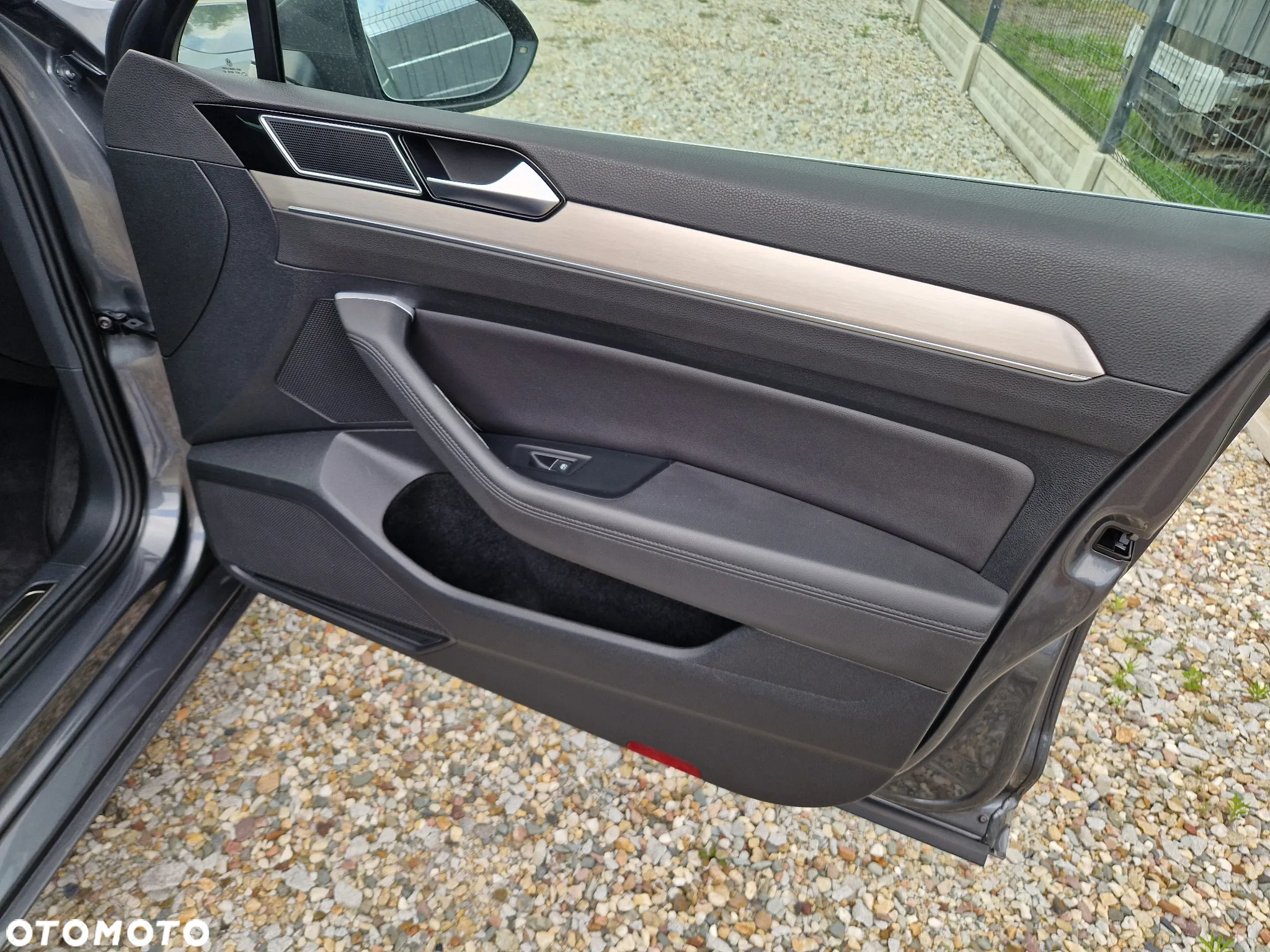 Volkswagen Passat Variant 2.0 TDI SCR DSG Highline - 30