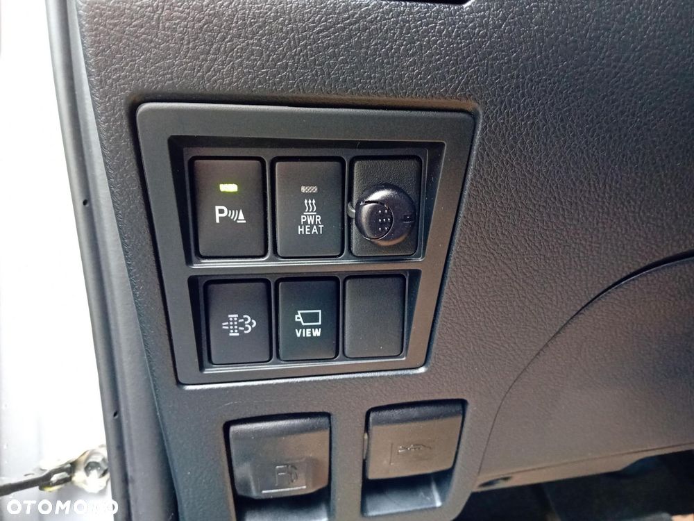 Toyota Hilux 2.8 D-4D Double Cab Invincible Sport 4x4 - 21