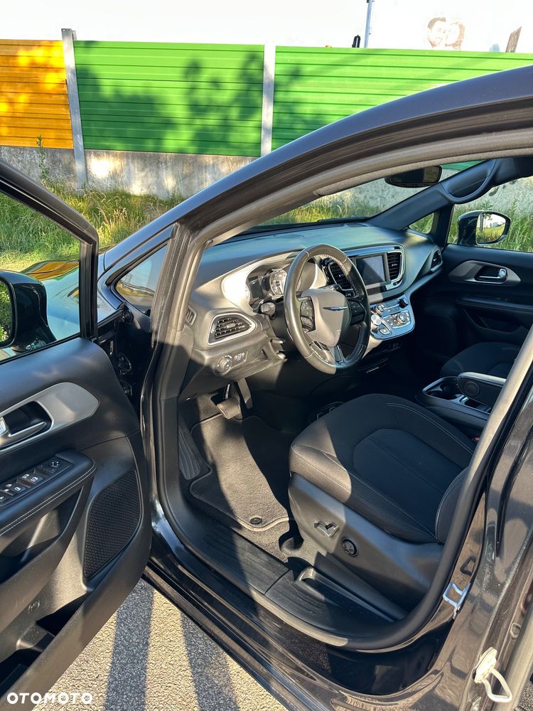 Chrysler Pacifica - 25