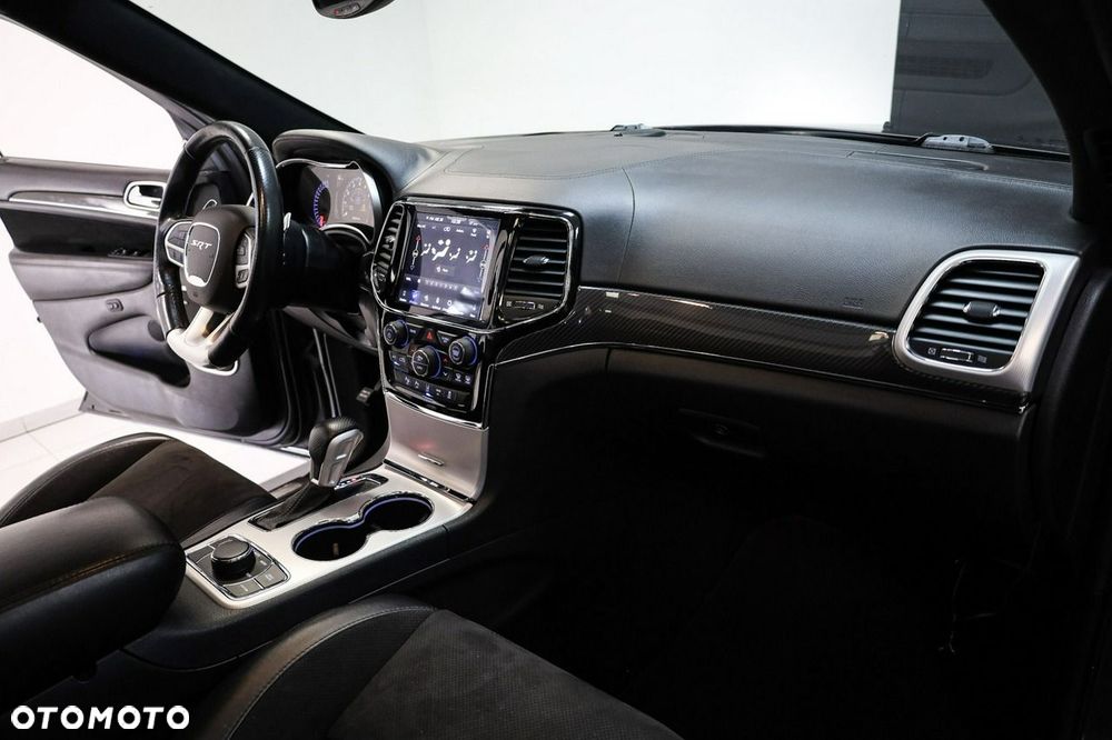 Jeep Grand Cherokee - 25