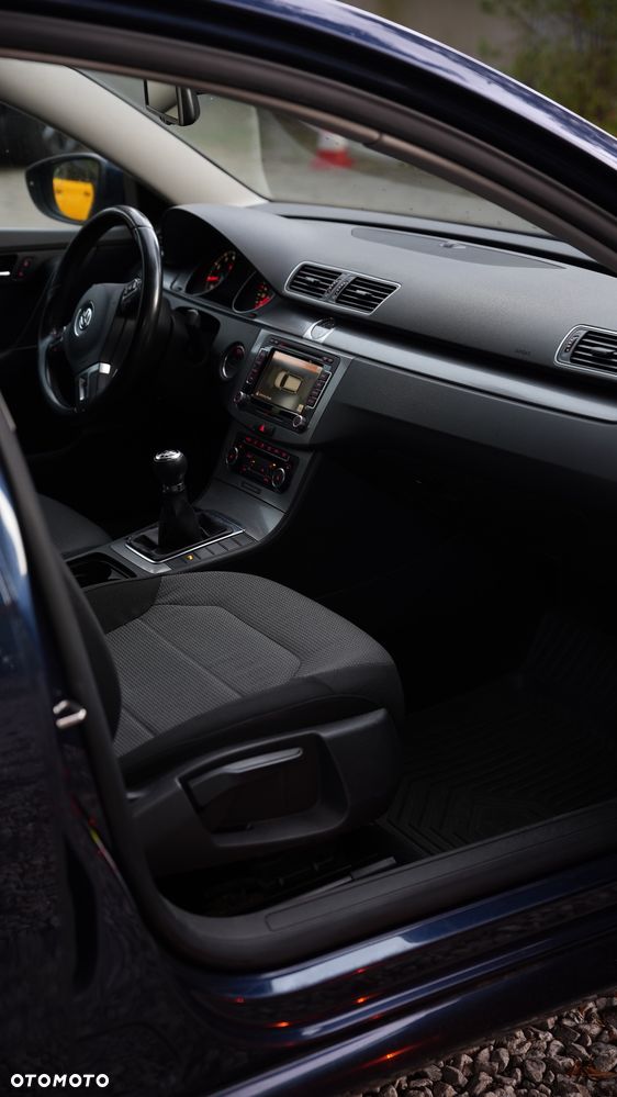 Volkswagen Passat - 8