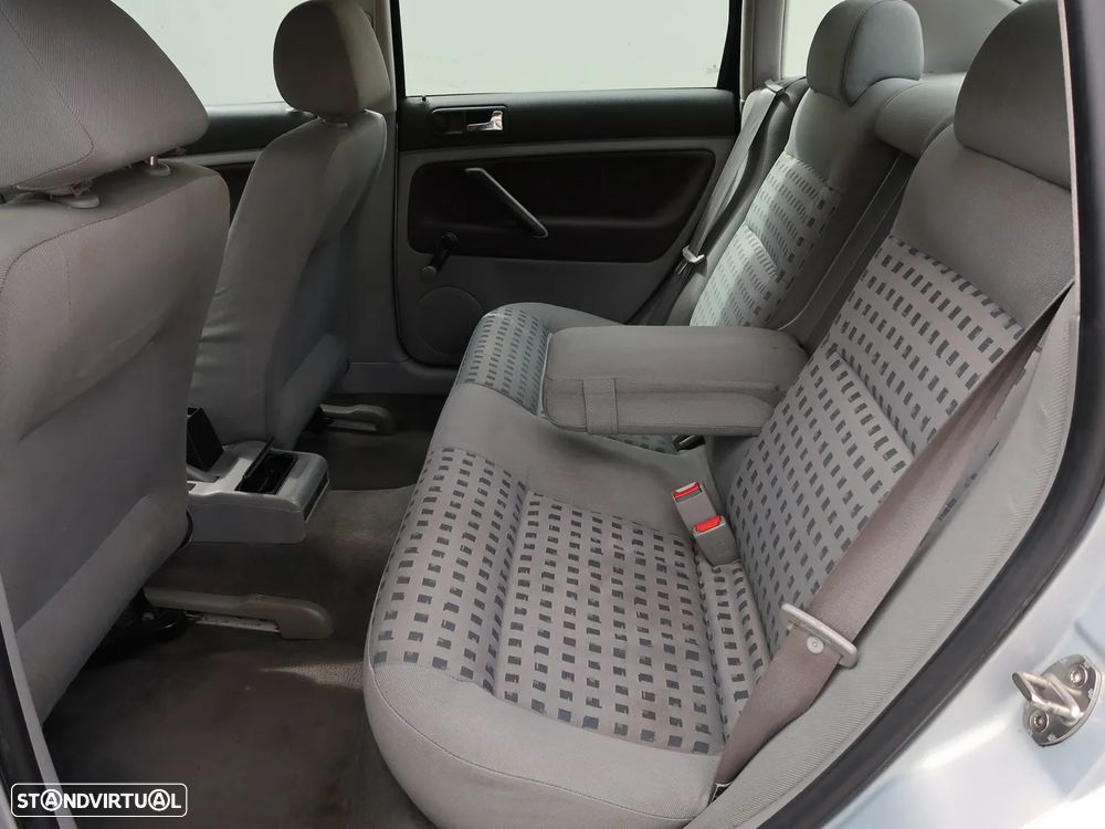 VW Passat 1.9 TDi Confortline - 15