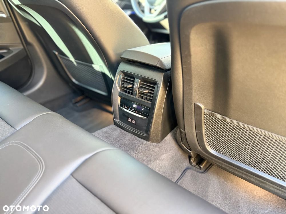 BMW Seria 3 320d xDrive Sport Line Shadow - 23