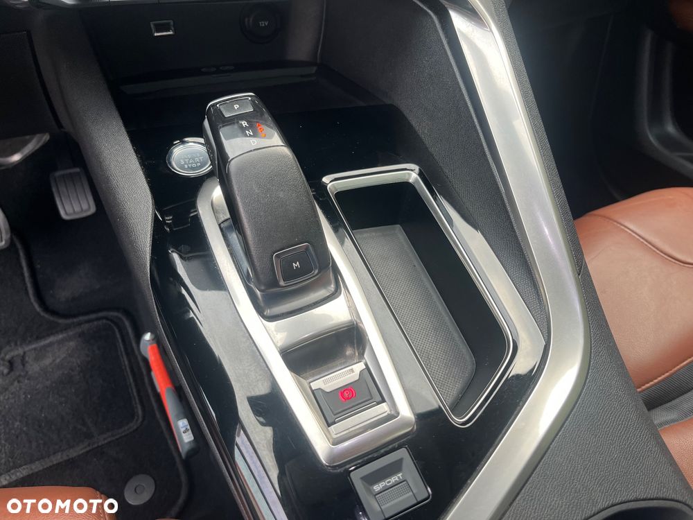 Peugeot 5008 1.6 PureTech Allure S&S EAT8 - 24