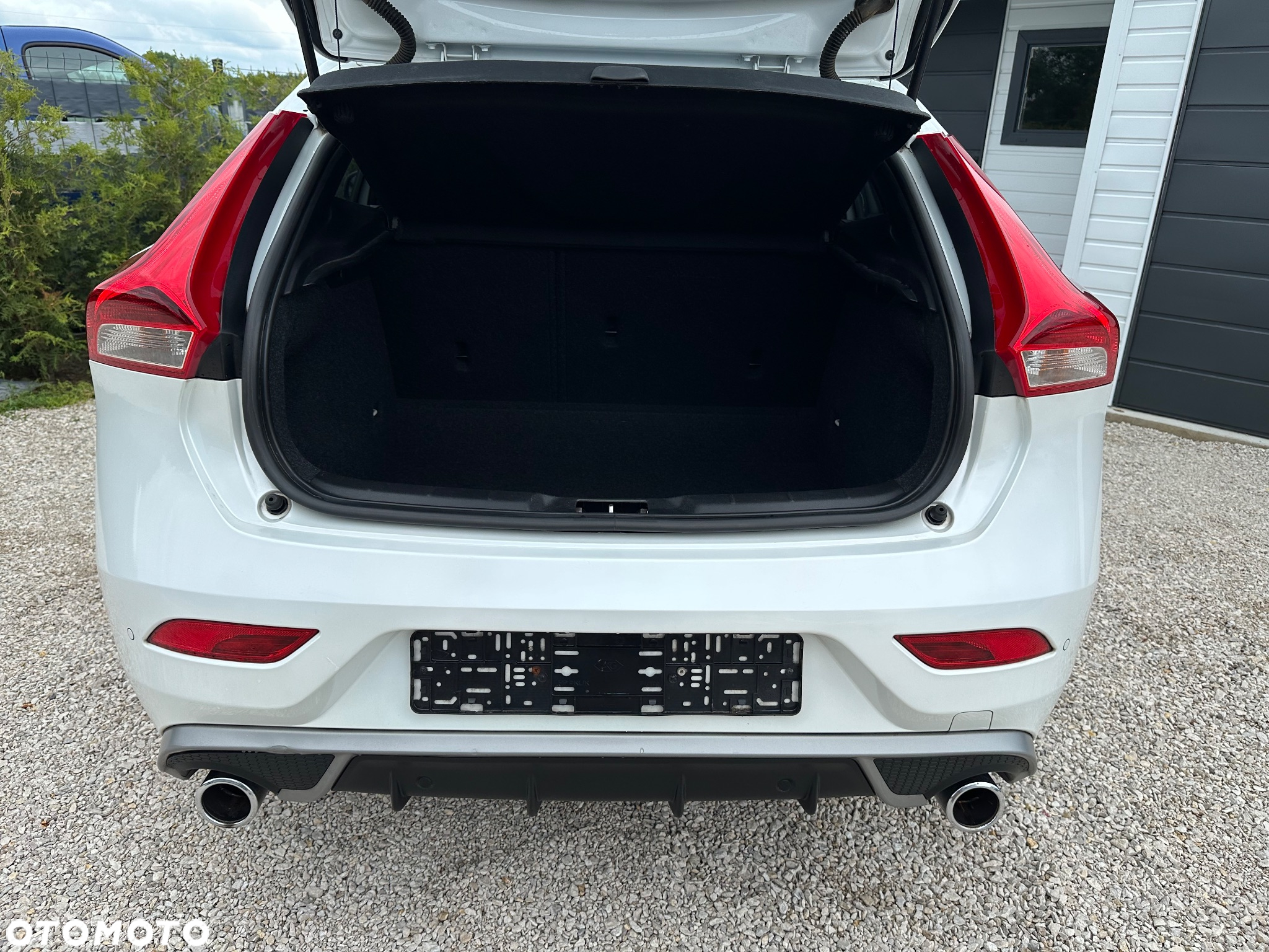 Volvo V40 D3 Drive-E R-Design Momentum - 9
