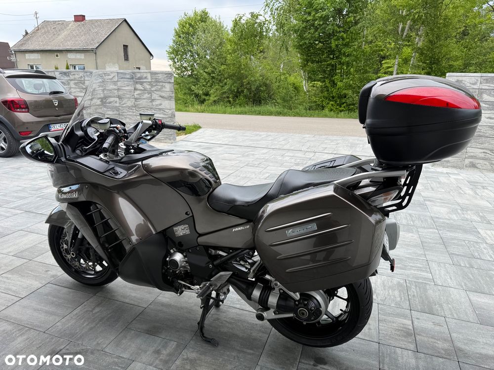 Kawasaki GTR - 4