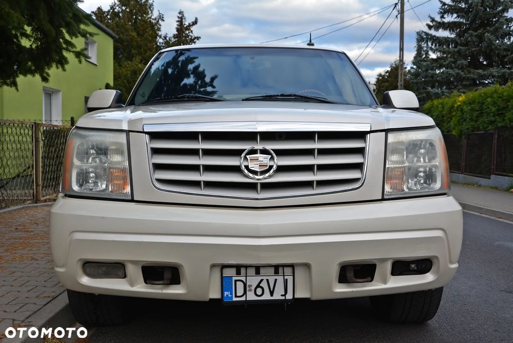 Cadillac Escalade - 2