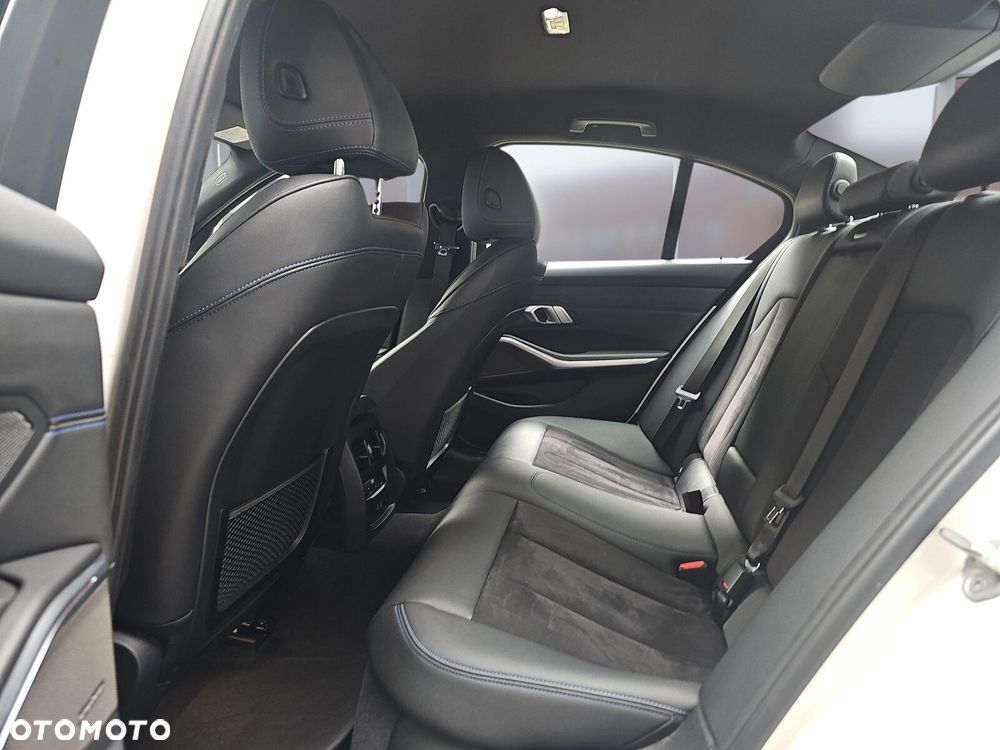 BMW Seria 3 320i - 10