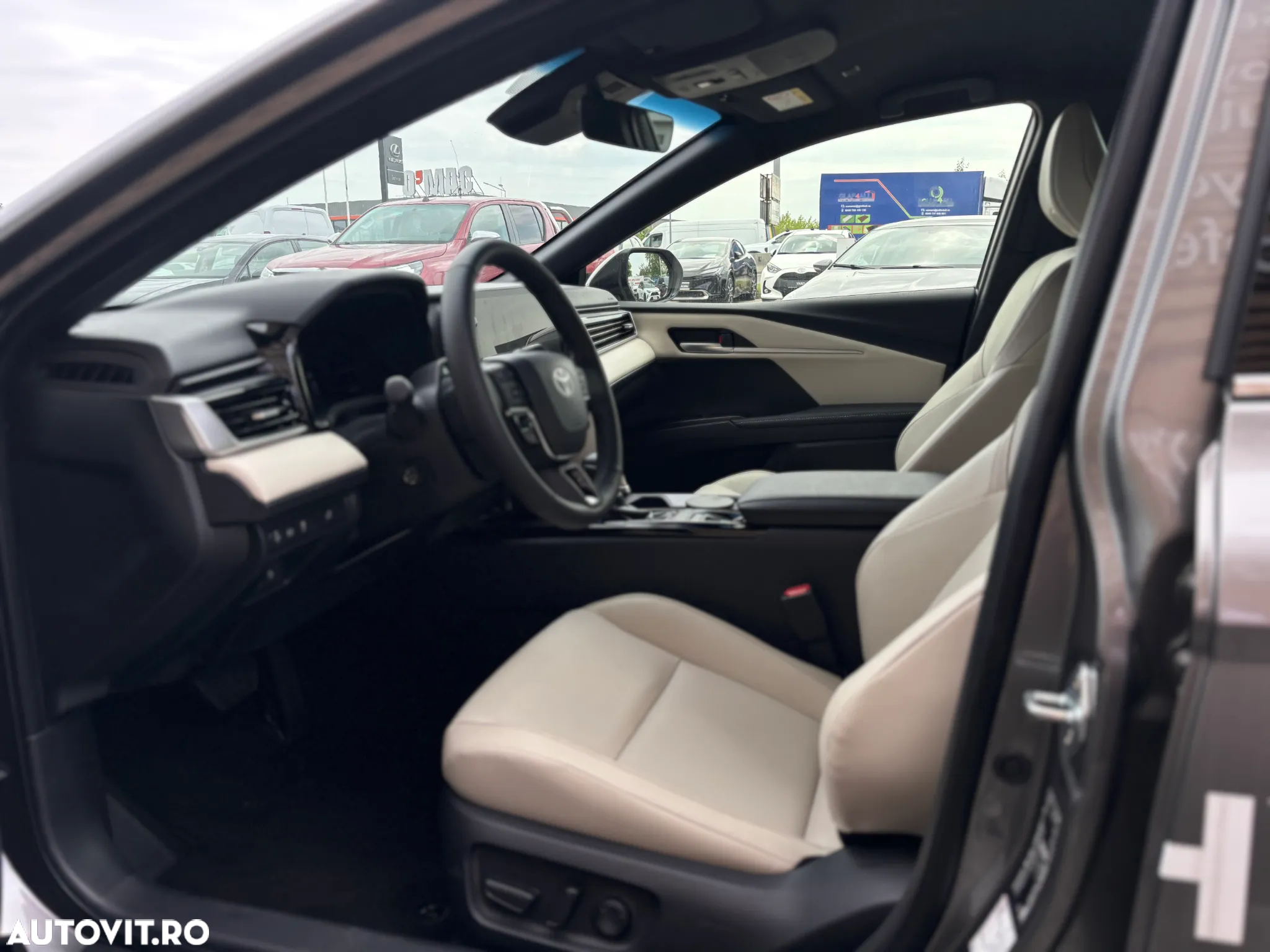 Toyota Camry 2.5 HEV Executive - 14
