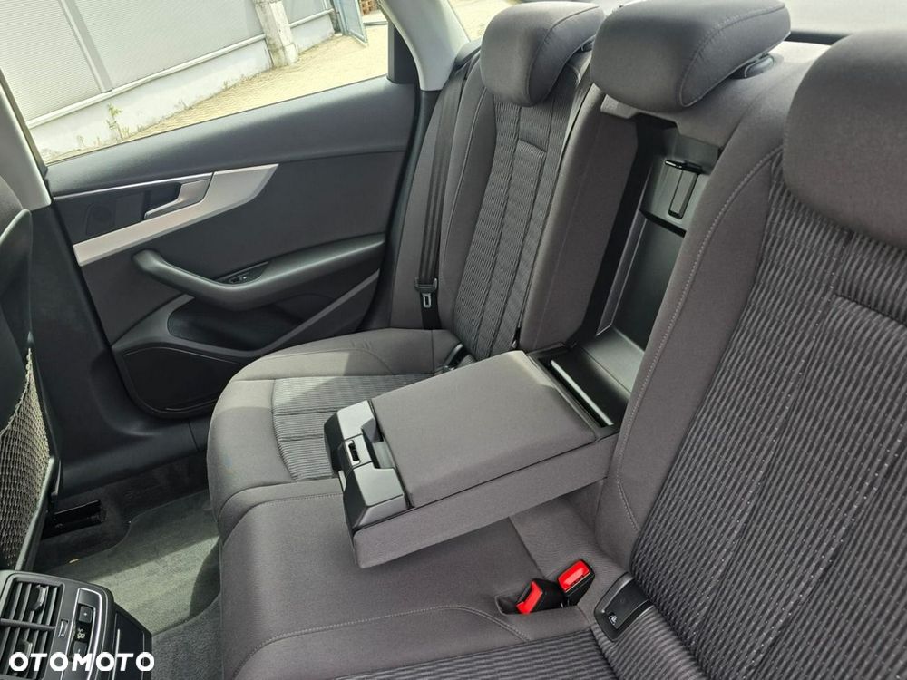 Audi A4 Limousine - 22