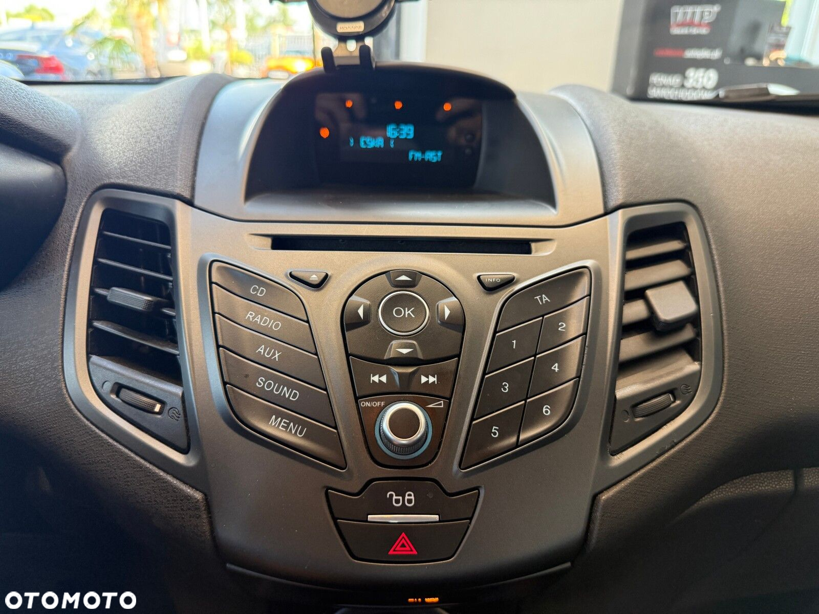 Ford Fiesta - 24