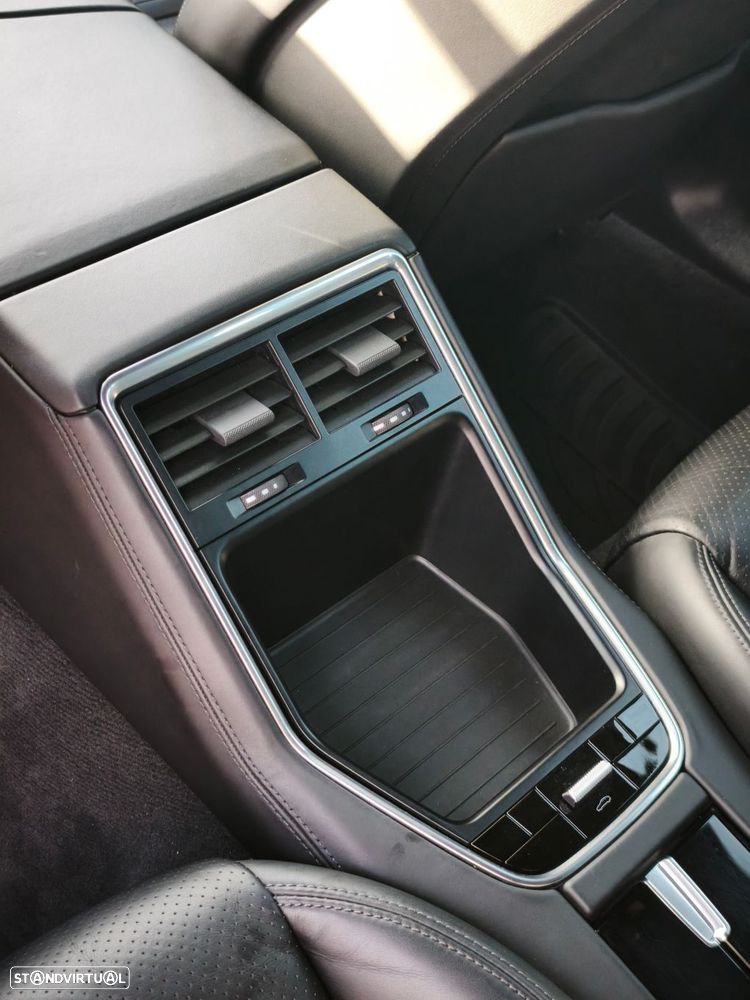 Porsche Panamera 4 E-Hybrid - 34