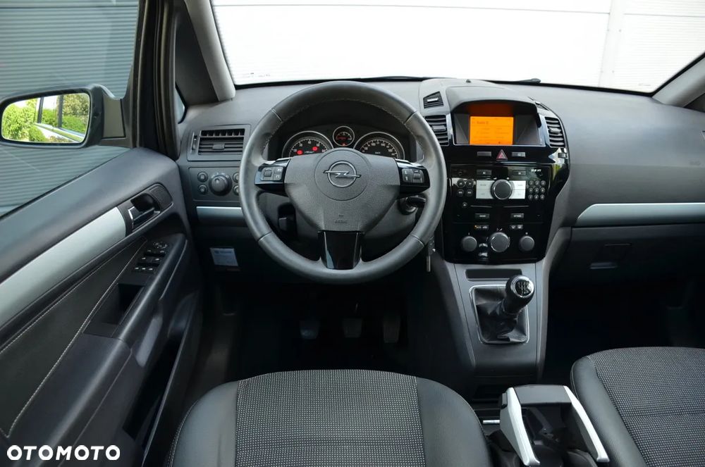 Opel Zafira 1.8 Cosmo - 26